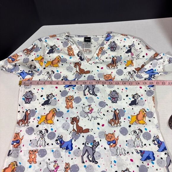 Disney Tooniforms Lady and the Tramp/Aristocats Neck Scrub Top NEW Medium - Picture 14 of 16
